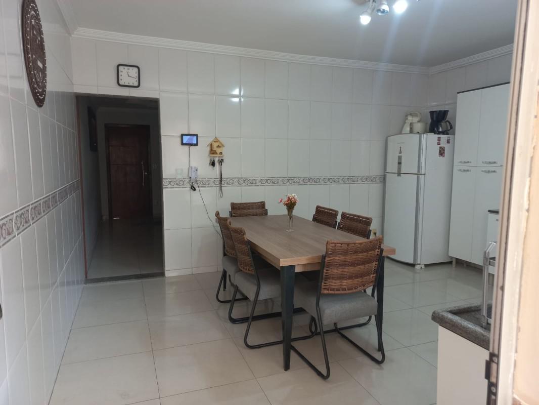 Casa, Santa Cruz Industrial, 3 Quartos, 2 Vagas, 1 Suíte