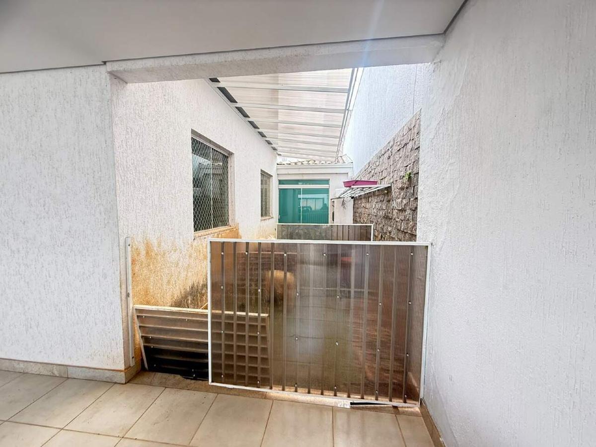 Casa, Estoril, 3 Quartos, 2 Vagas, 1 Suíte