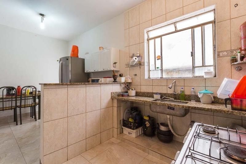 Casa, Califórnia, 4 Quartos, 2 Vagas, 1 Suíte