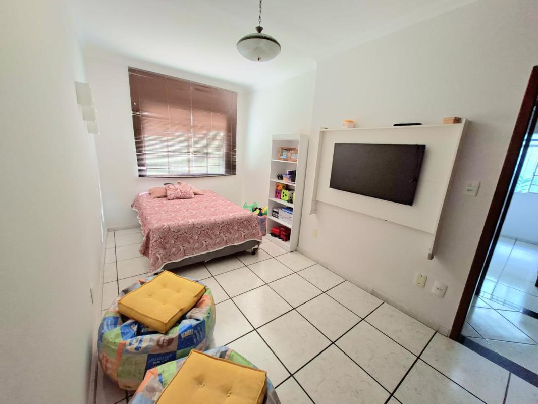 Casa, Letícia, 3 Quartos, 8 Vagas, 1 Suíte