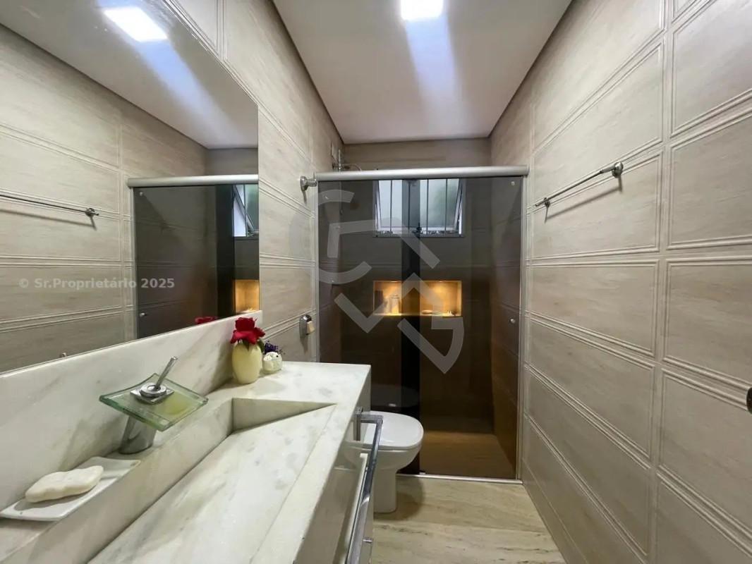 Casa, Santa Lúcia, 5 Quartos, 4 Vagas, 2 Suítes
