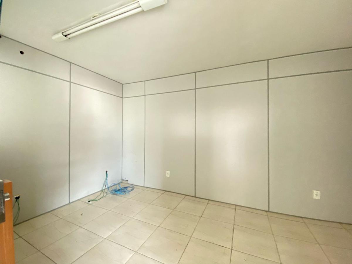 Prédio, Santa Cruz, 0 Quarto, 2 Vagas