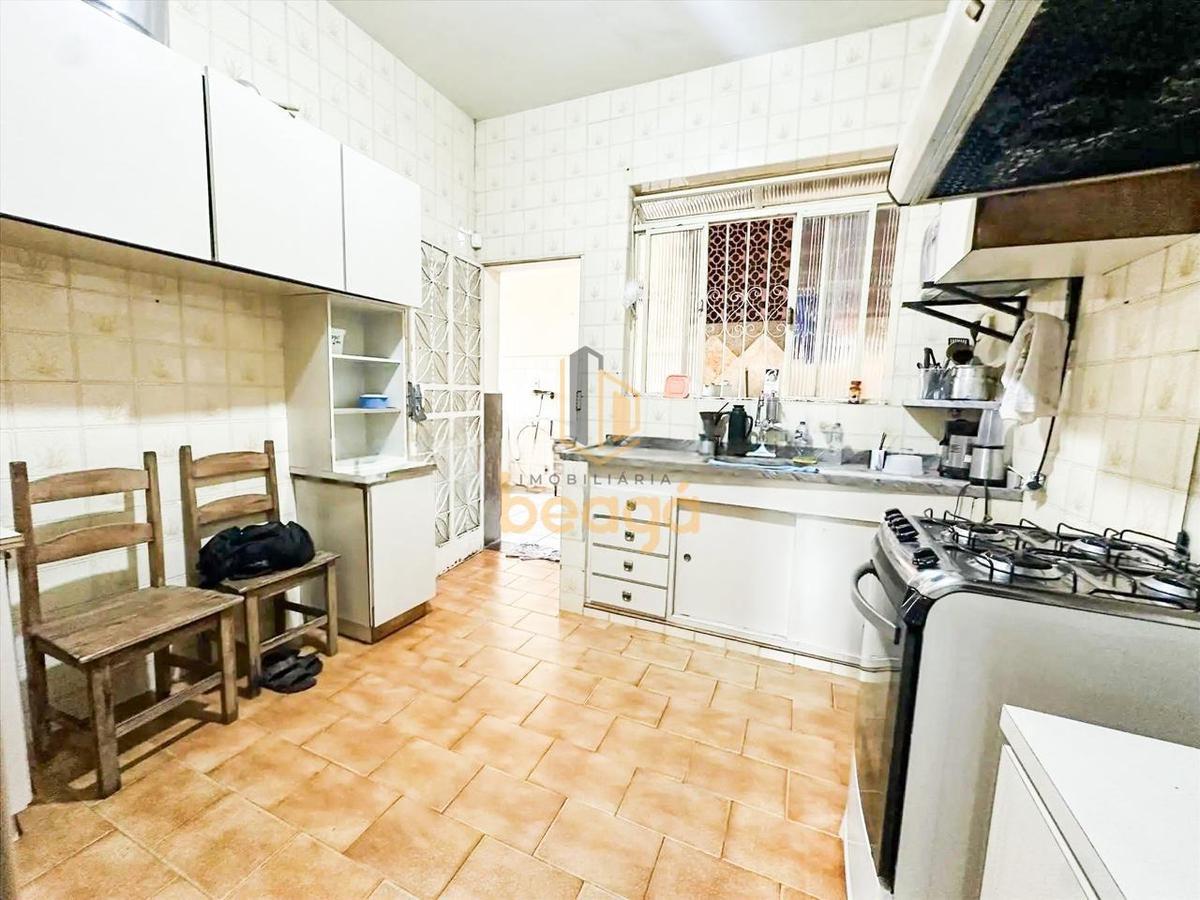 Casa, Califórnia, 4 Quartos, 8 Vagas, 1 Suíte