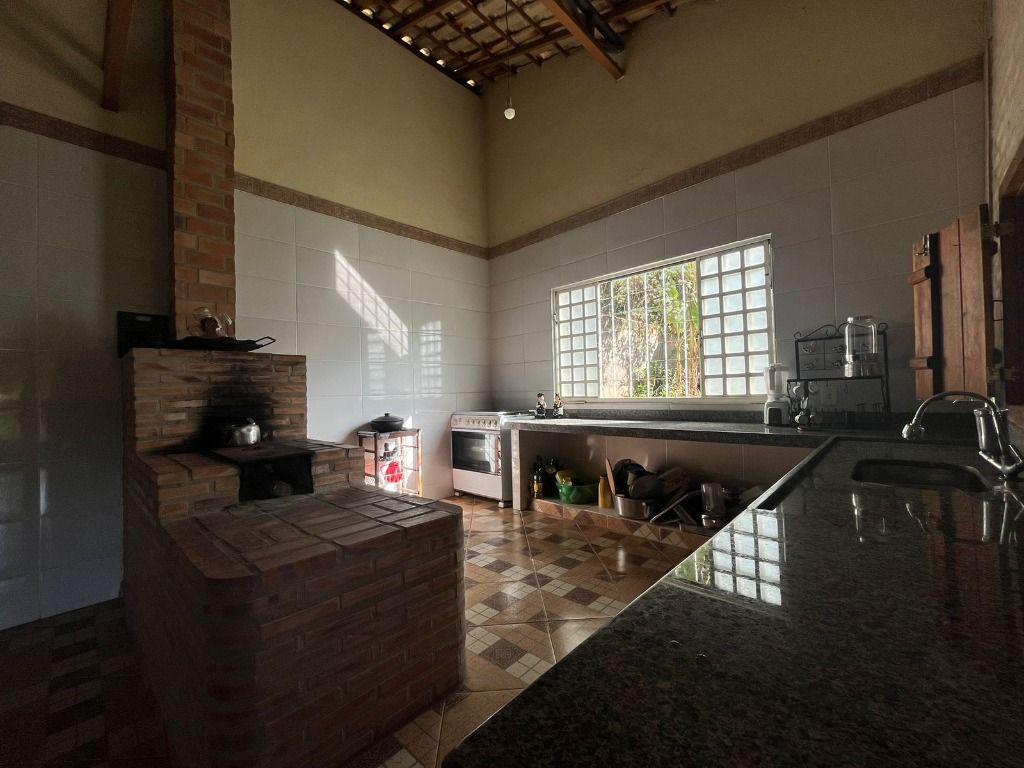 Fazenda, Ravena, 5 Quartos, 0 Vaga, 2 Suítes