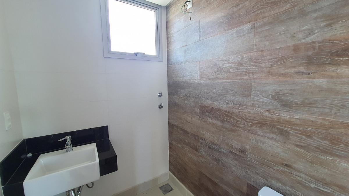 Casa, Centro, 3 Quartos, 2 Vagas, 1 Suíte