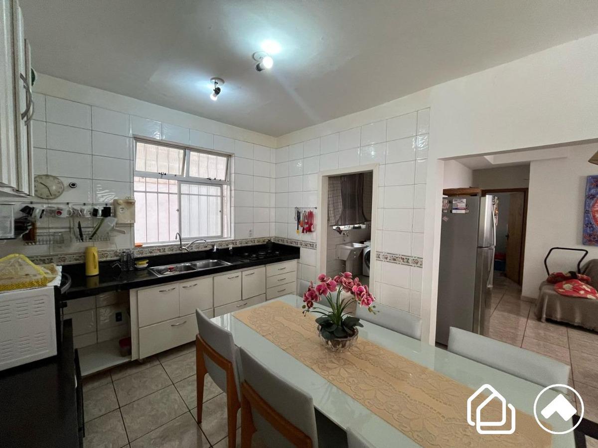 Casa, Buritis, 5 Quartos, 5 Vagas, 1 Suíte