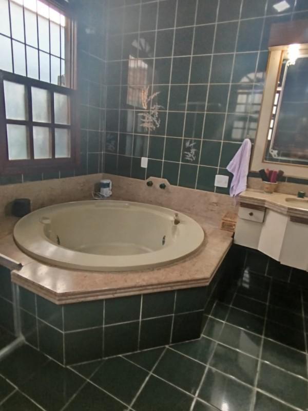 Casa, Castelo, 3 Quartos, 4 Vagas, 1 Suíte