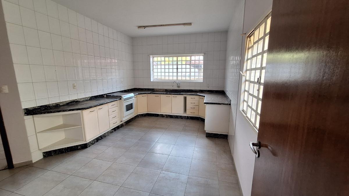 Casa, Centro, 3 Quartos, 2 Vagas, 1 Suíte