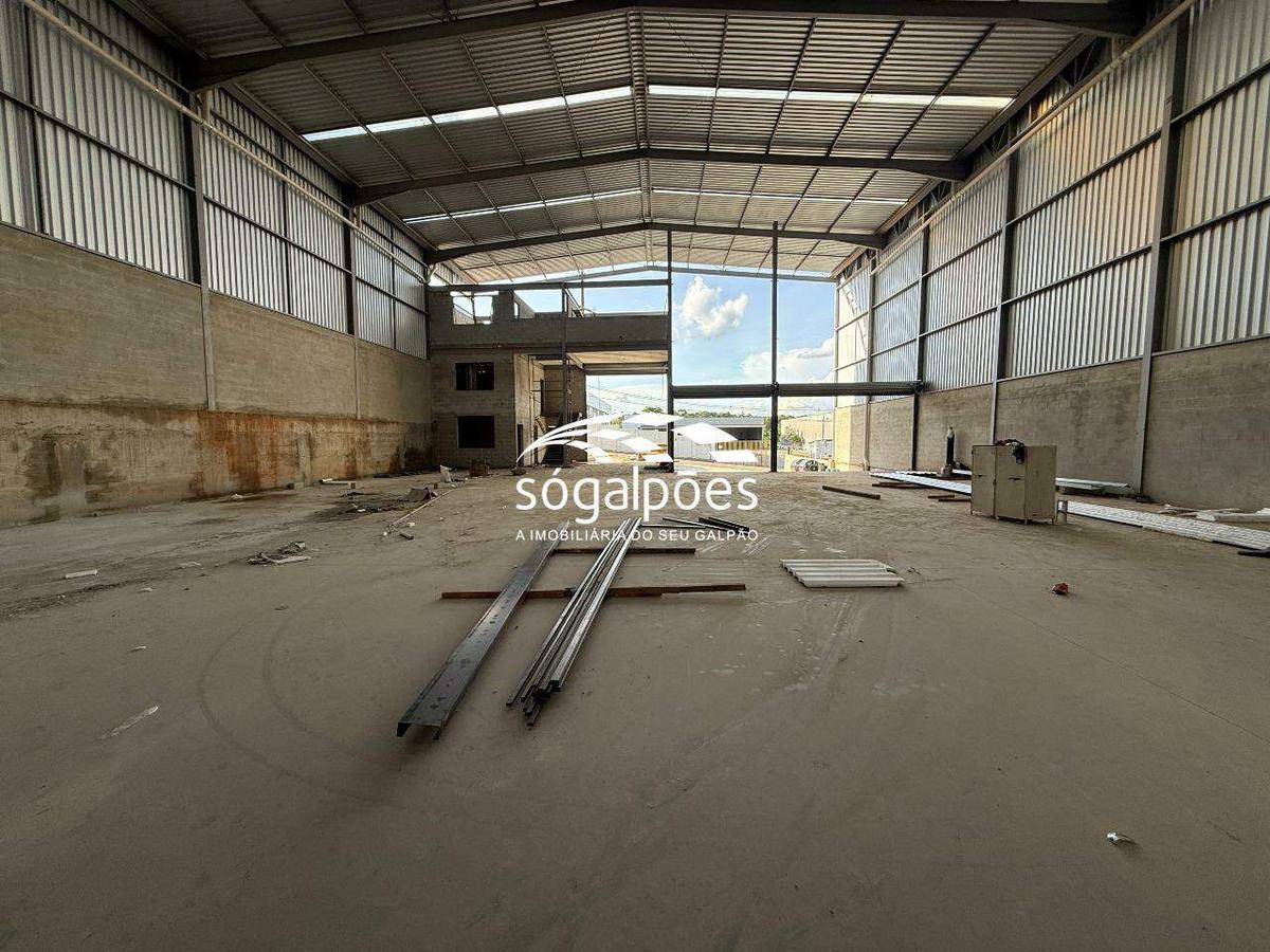 Galpão, Bandeirinhas, 15 Vagas