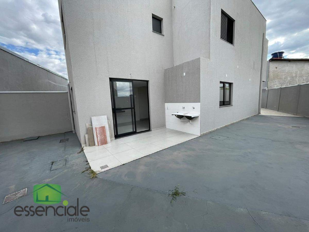 Casa, Centro, 3 Quartos, 2 Vagas, 1 Suíte