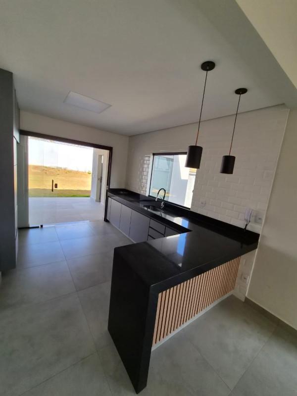 Casa, Francisco Pereira, 3 Quartos, 4 Vagas, 1 Suíte