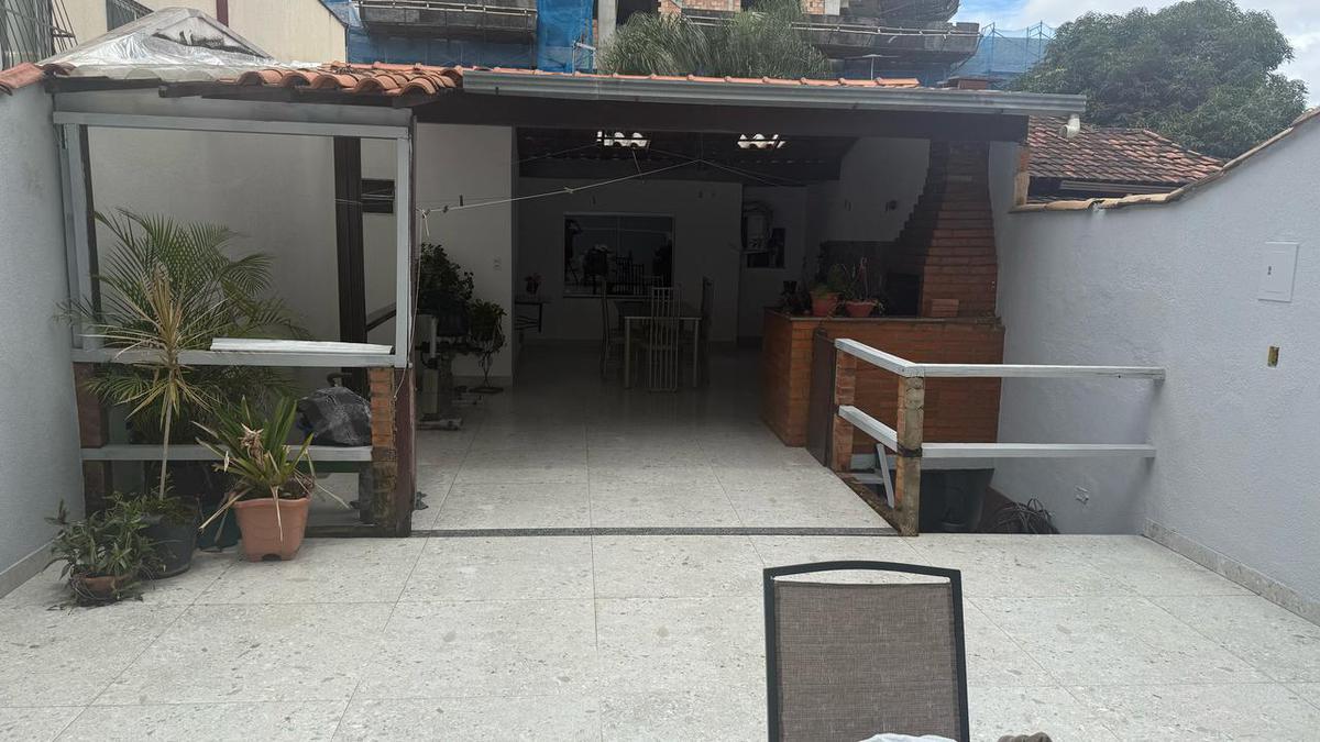 Casa, Dona Clara, 4 Quartos, 2 Vagas, 1 Suíte