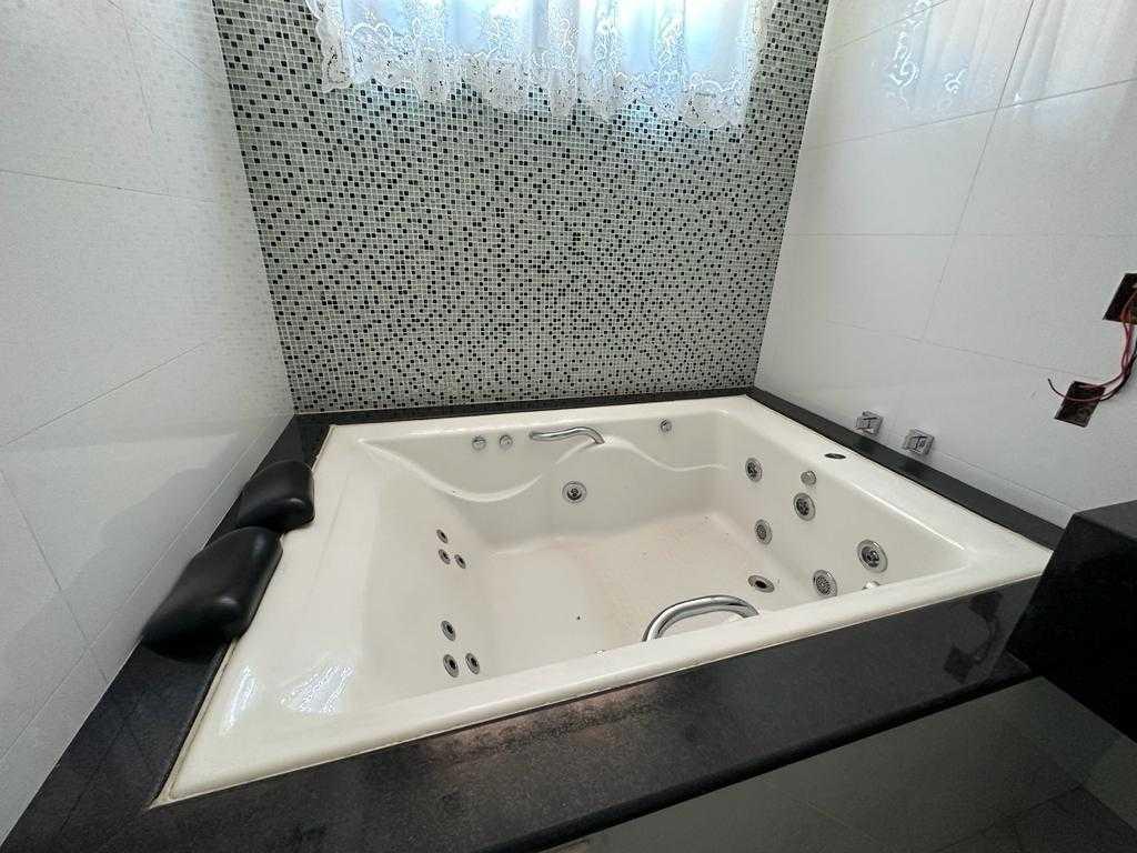 Casa, Lundcea, 4 Quartos, 2 Vagas, 1 Suíte