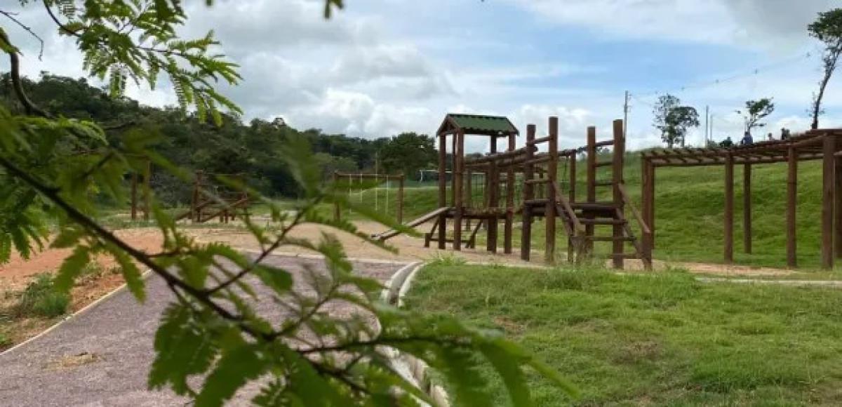 Lote, Jardim Universitário, 0 Quarto, 0 Vaga