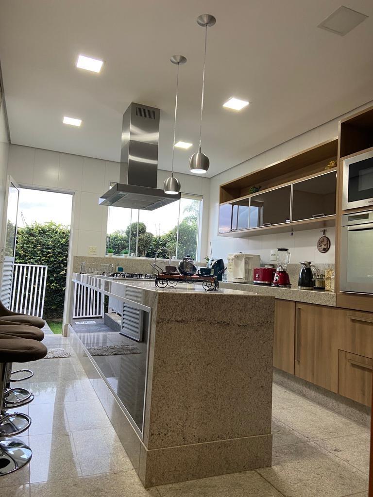 Casa, Centro, 4 Quartos, 1 Vaga, 4 Suítes