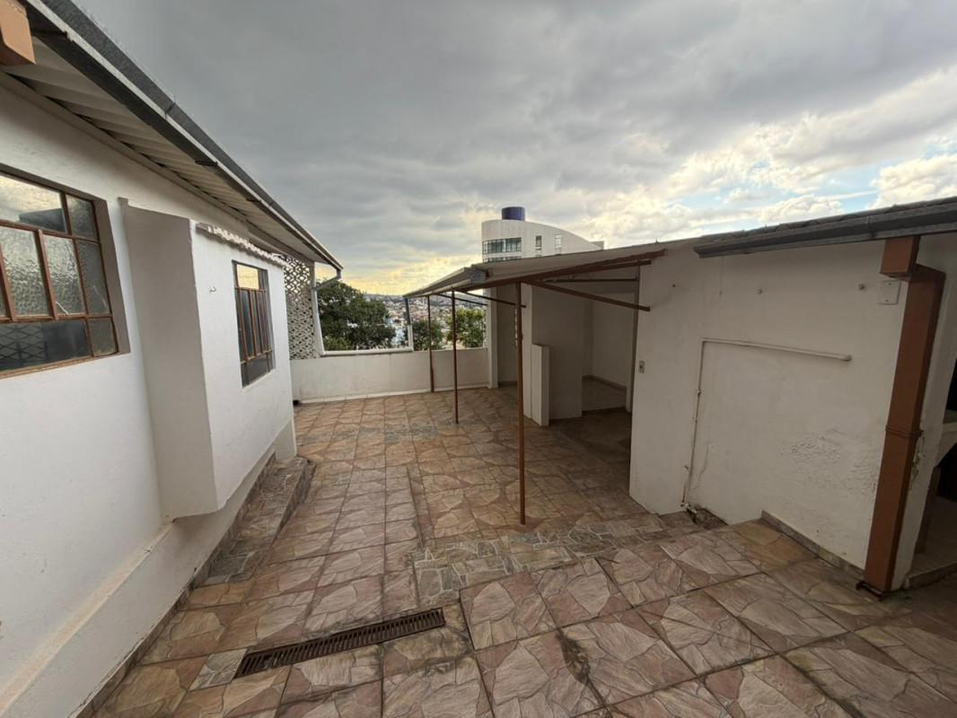 Casa, Graça, 4 Quartos, 2 Vagas, 1 Suíte