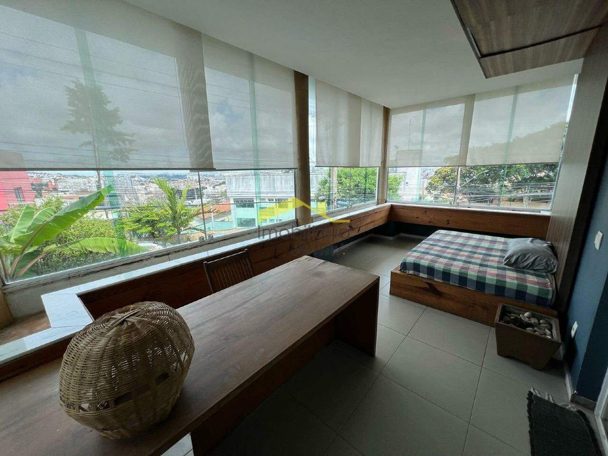 Casa, Estoril, 3 Quartos, 6 Vagas, 1 Suíte