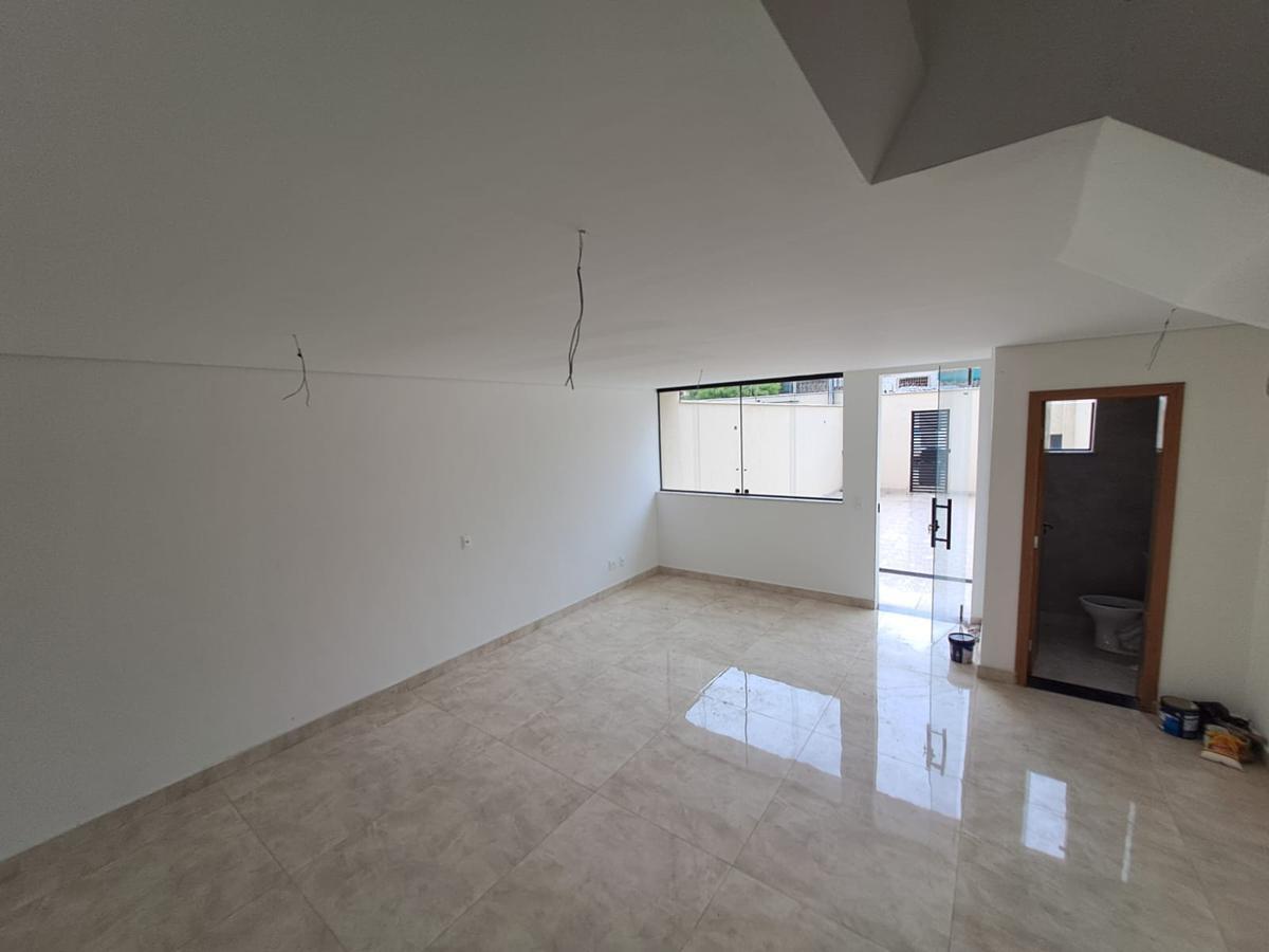 Casa, Santa Branca, 3 Quartos, 4 Vagas, 1 Suíte