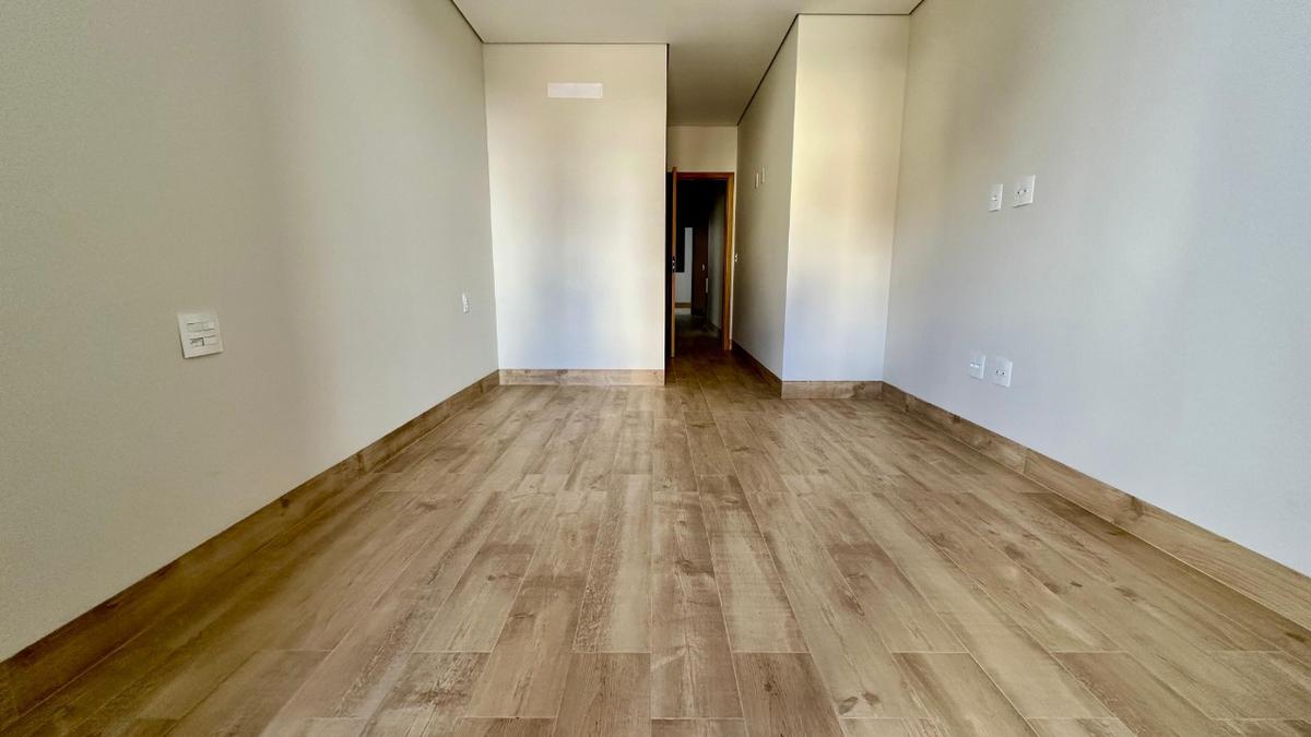 Casa, Jaraguá, 4 Quartos, 4 Vagas, 1 Suíte