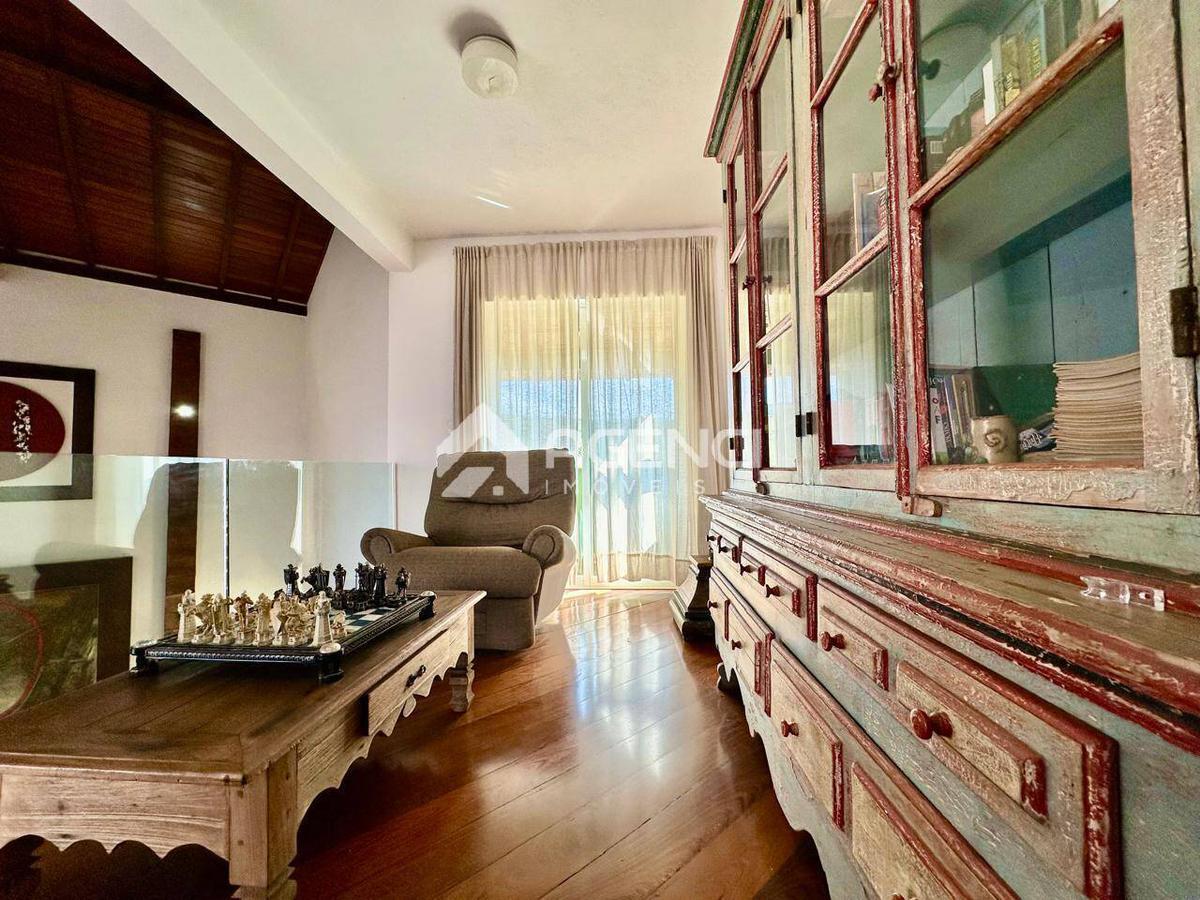 Casa, Jardim Canadá, 5 Quartos, 0 Vaga, 1 Suíte