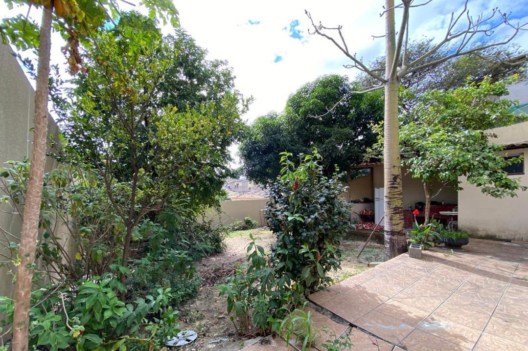 Casa, Europa, 3 Quartos, 5 Vagas, 1 Suíte