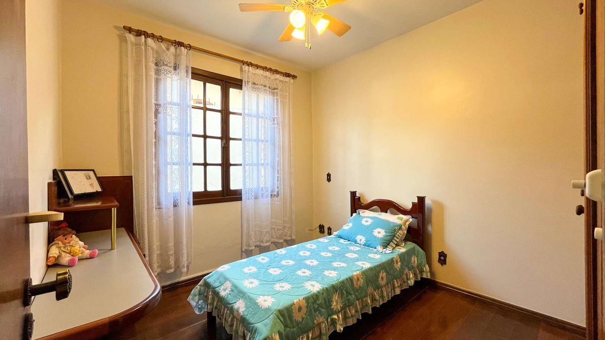 Casa, Luxemburgo, 5 Quartos, 4 Vagas, 2 Suítes