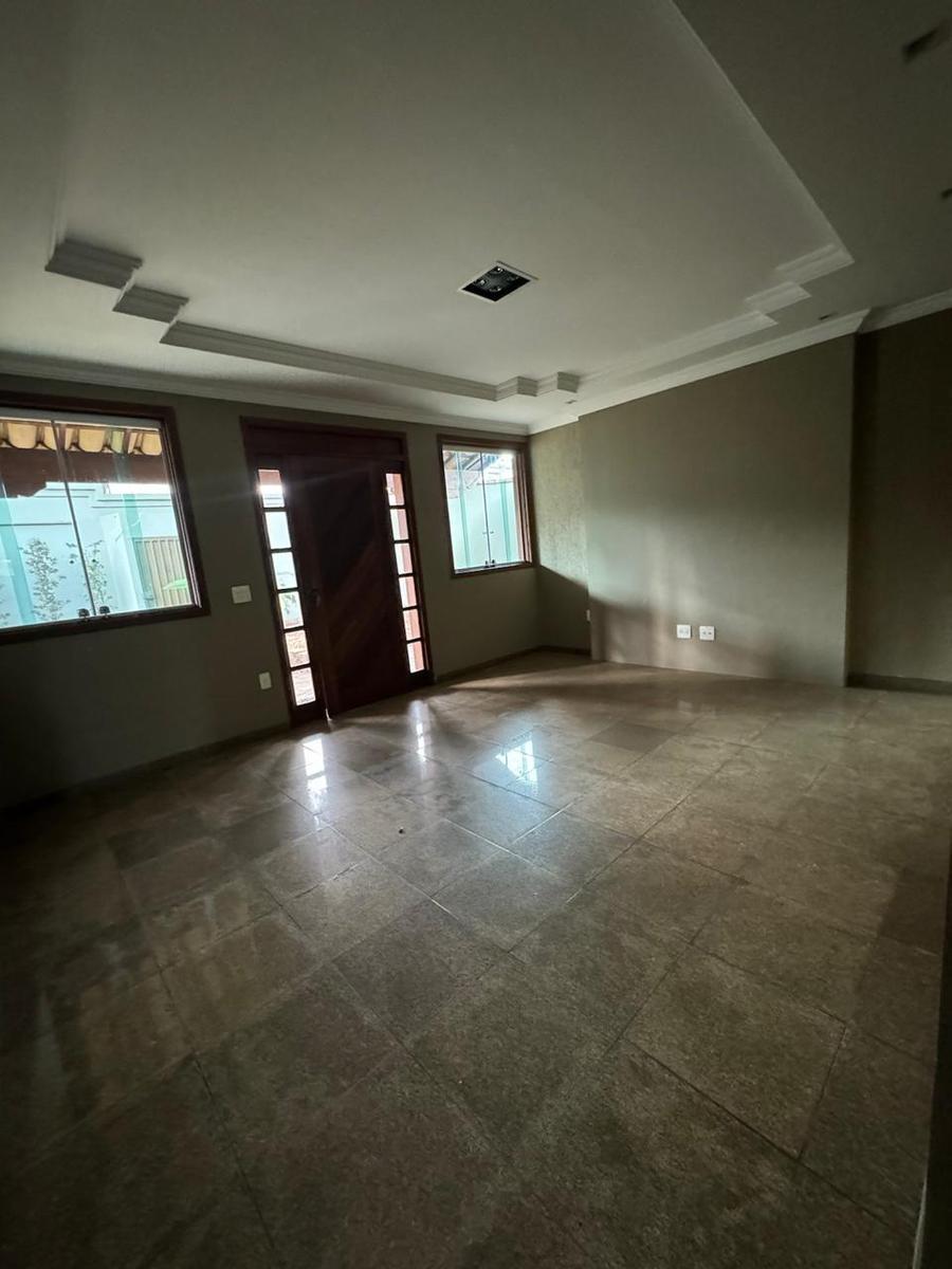 Casa, Santa Mônica, 4 Quartos, 6 Vagas, 2 Suítes