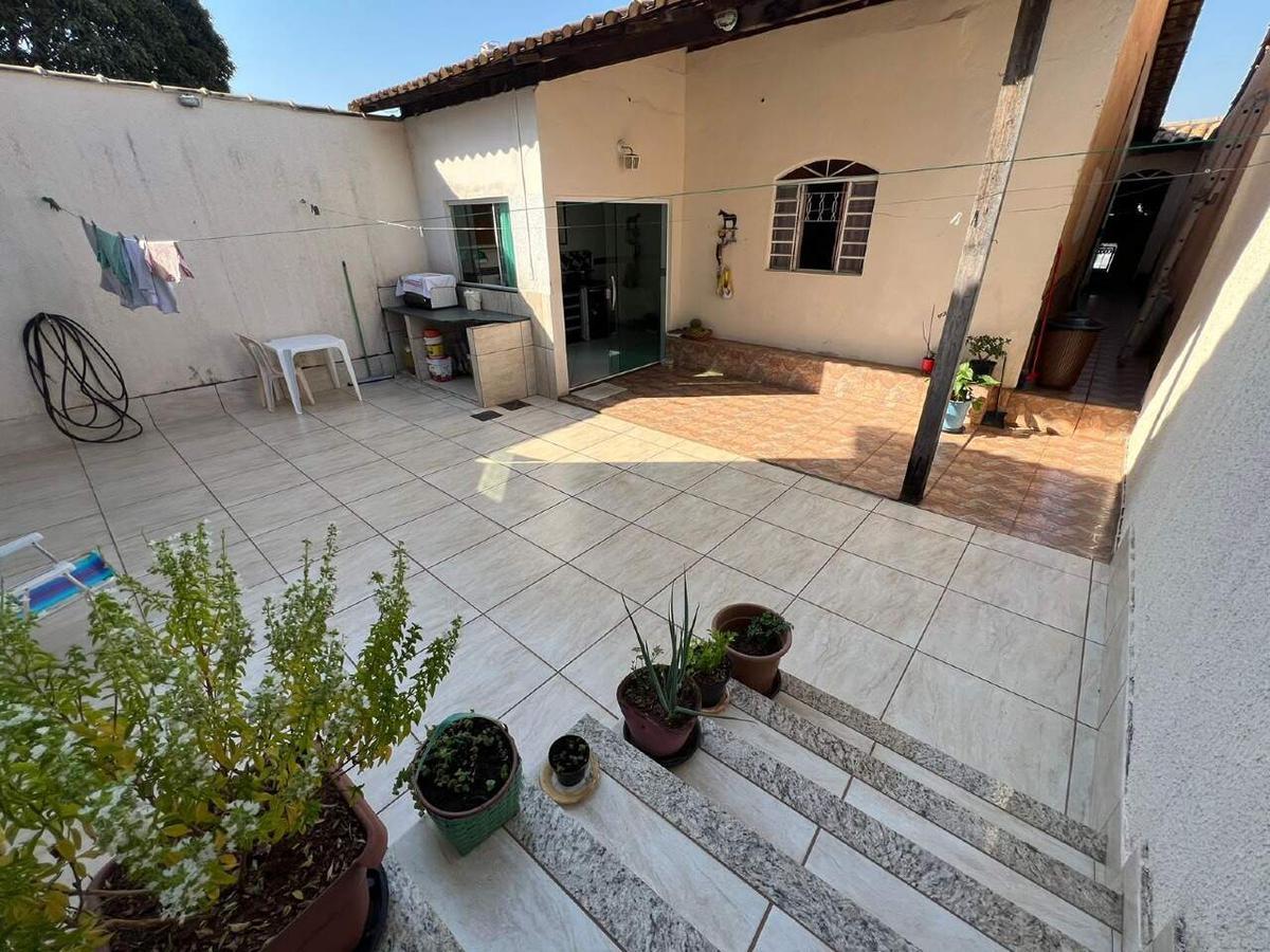 Casa, Teixeira Dias, 4 Quartos, 2 Vagas, 1 Suíte