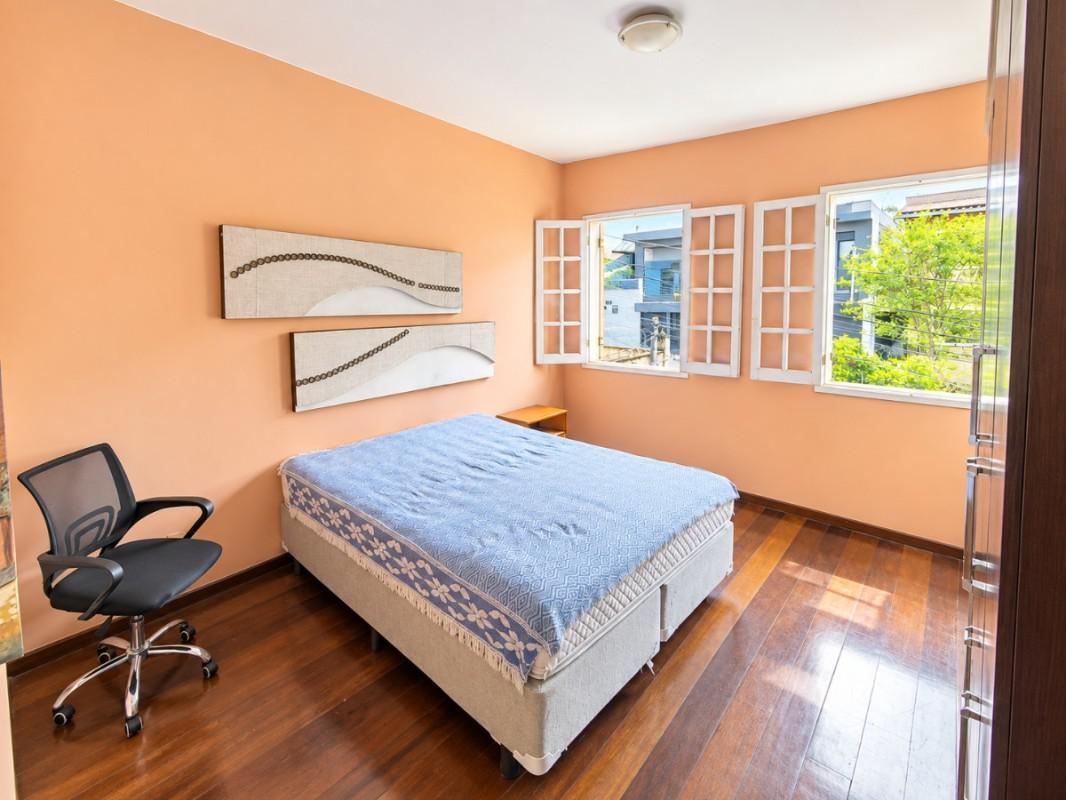 Casa, Fernão Dias, 3 Quartos, 5 Vagas, 1 Suíte