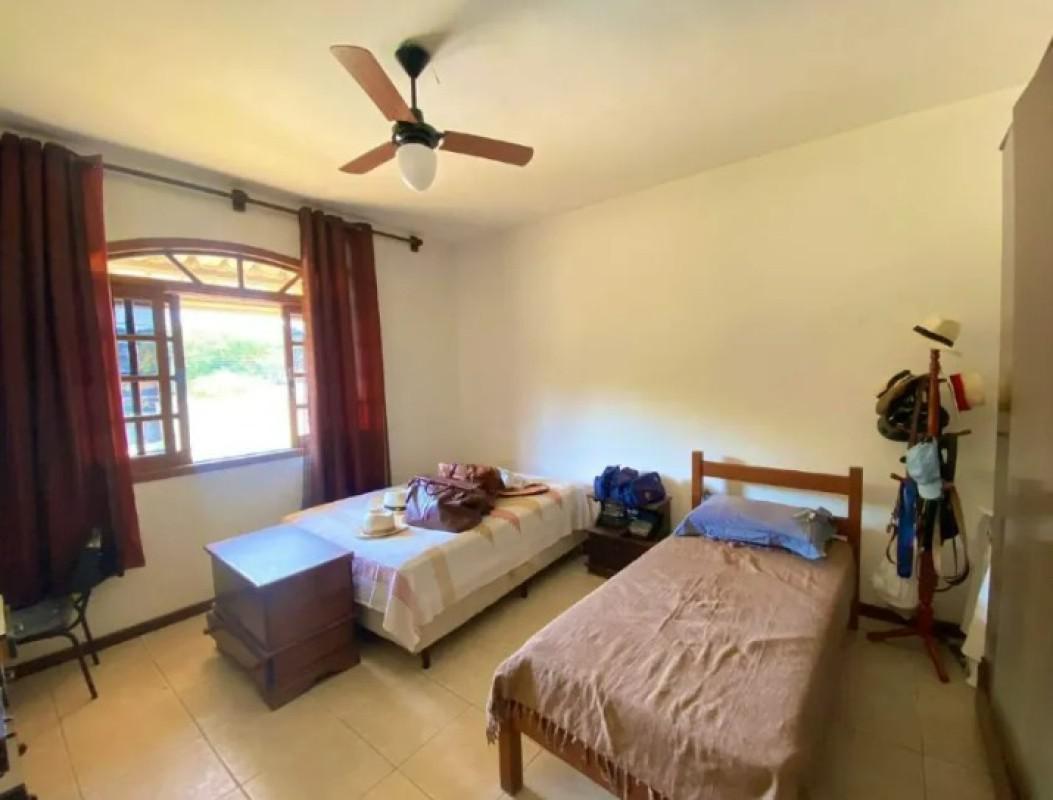 Casa, Braúnas, 4 Quartos, 5 Vagas, 1 Suíte