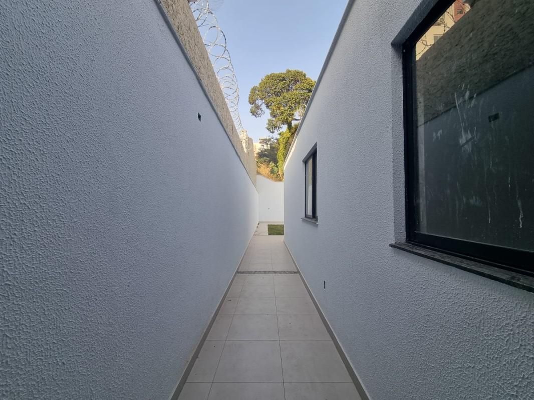 Casa, Europa, 2 Quartos, 3 Vagas, 1 Suíte