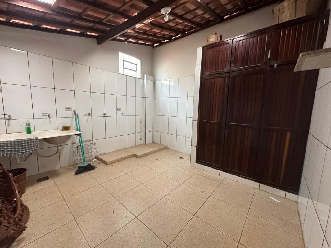 Casa, Centro, 5 Quartos, 0 Vaga