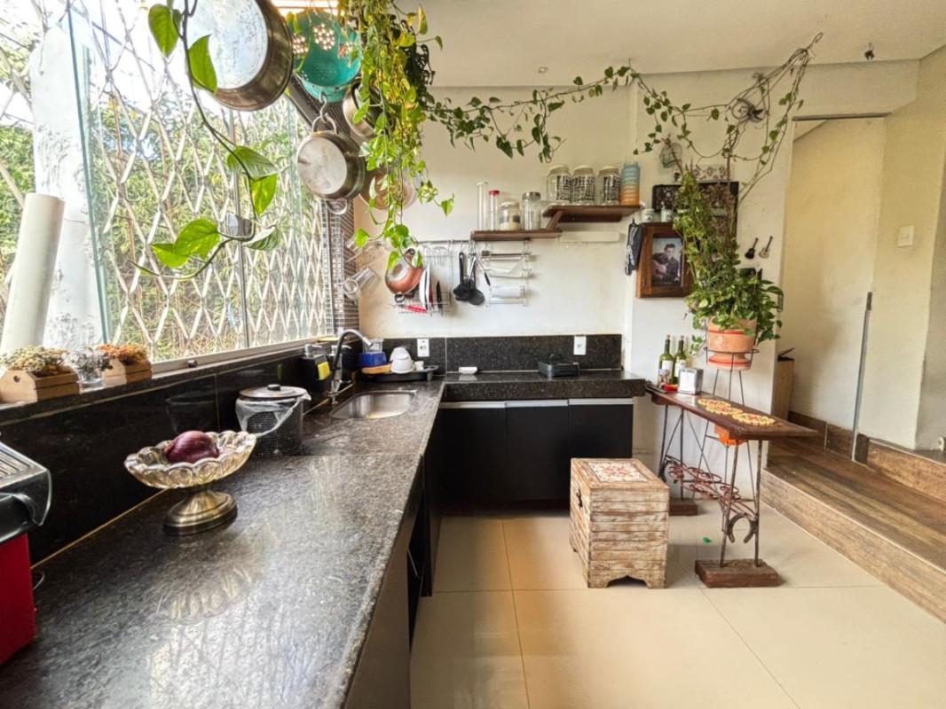 Casa, Cachoeirinha, 3 Quartos, 1 Vaga, 1 Suíte