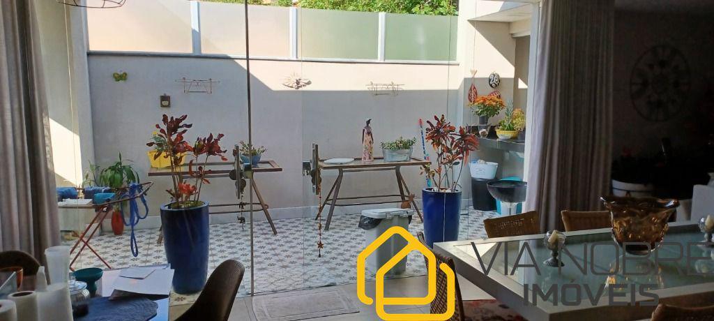 Casa, Estoril, 7 Quartos, 3 Vagas, 3 Suítes