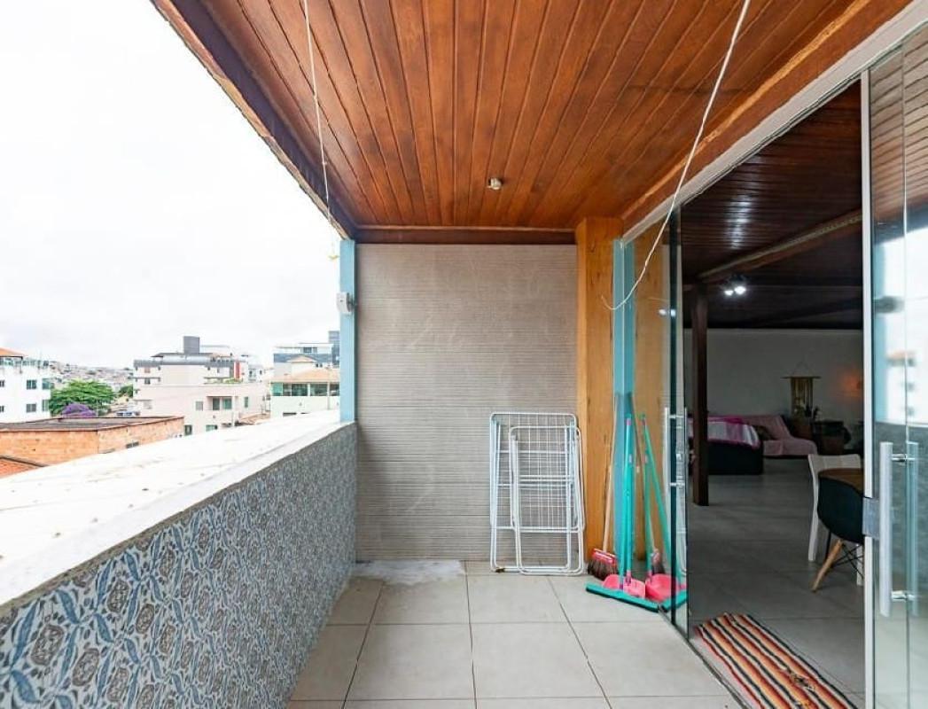 Casa, Barreiro, 5 Quartos, 2 Vagas, 1 Suíte