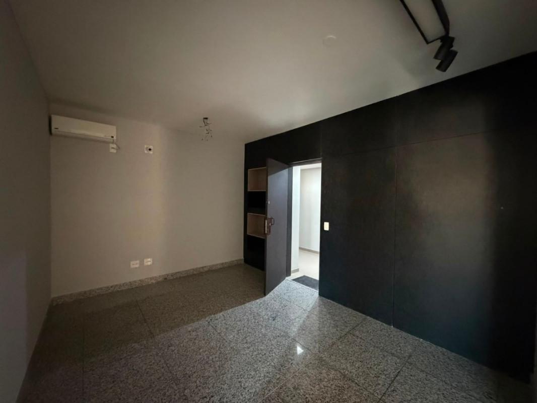 Sala, Barro Preto, 0 Quarto, 2 Vagas