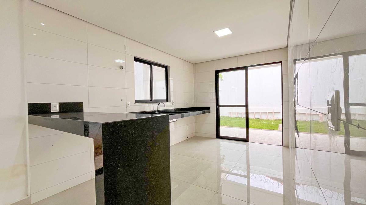 Casa, Santa Branca, 3 Quartos, 2 Vagas, 1 Suíte