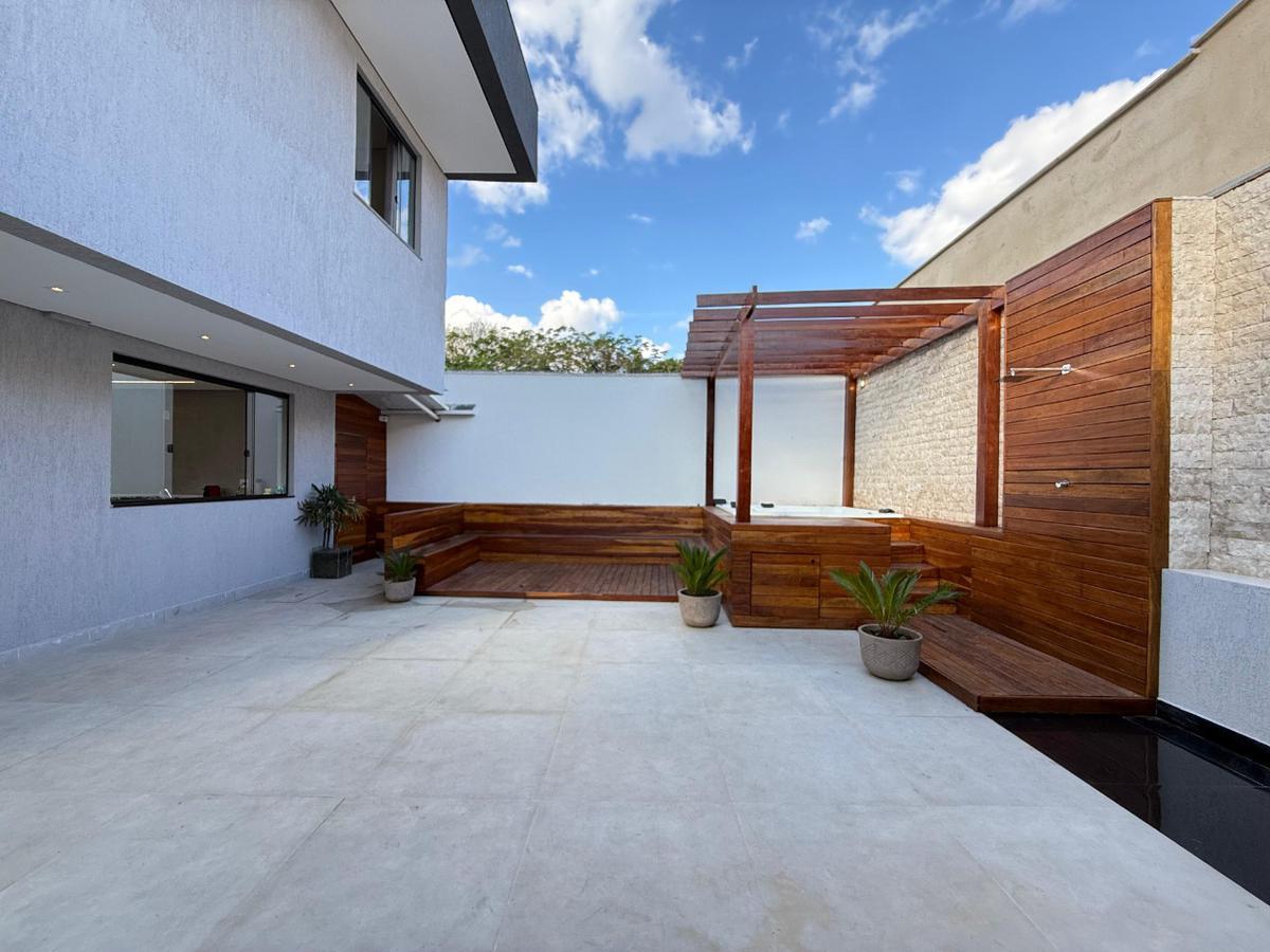 Casa, Trevo, 3 Quartos, 4 Vagas, 1 Suíte