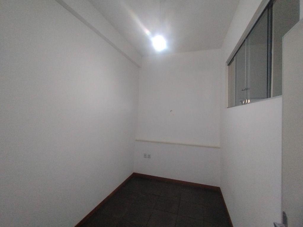 Prédio, Centro, 0 Quarto, 0 Vaga