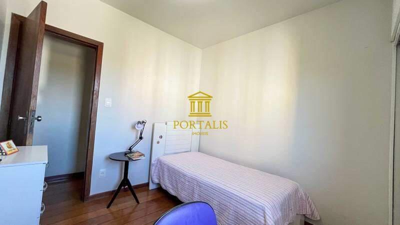 Cobertura, Luxemburgo, 4 Quartos, 2 Vagas, 1 Suíte