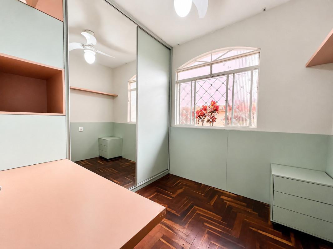 Casa, Castelo, 3 Quartos, 2 Vagas, 1 Suíte