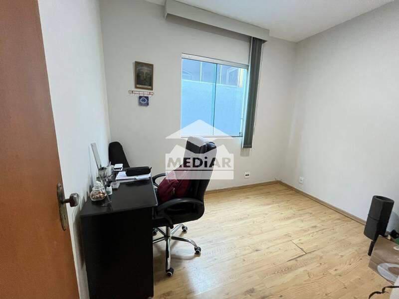 Casa Comercial, Dona Clara, 3 Quartos, 2 Vagas, 1 Suíte