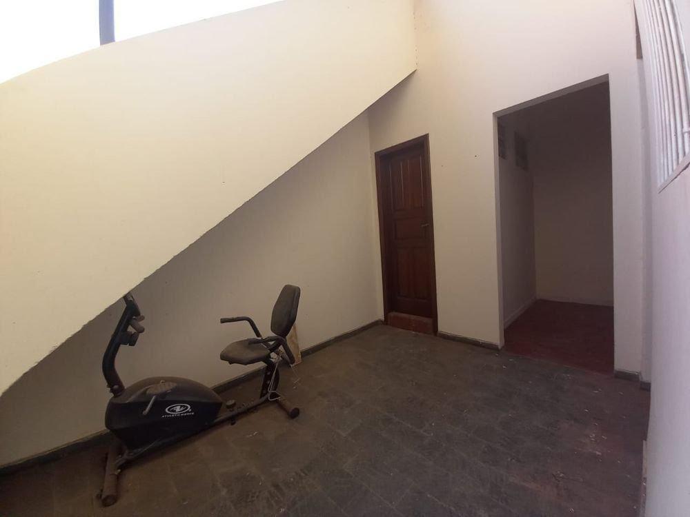 Prédio, Centro, 4 Quartos, 0 Vaga