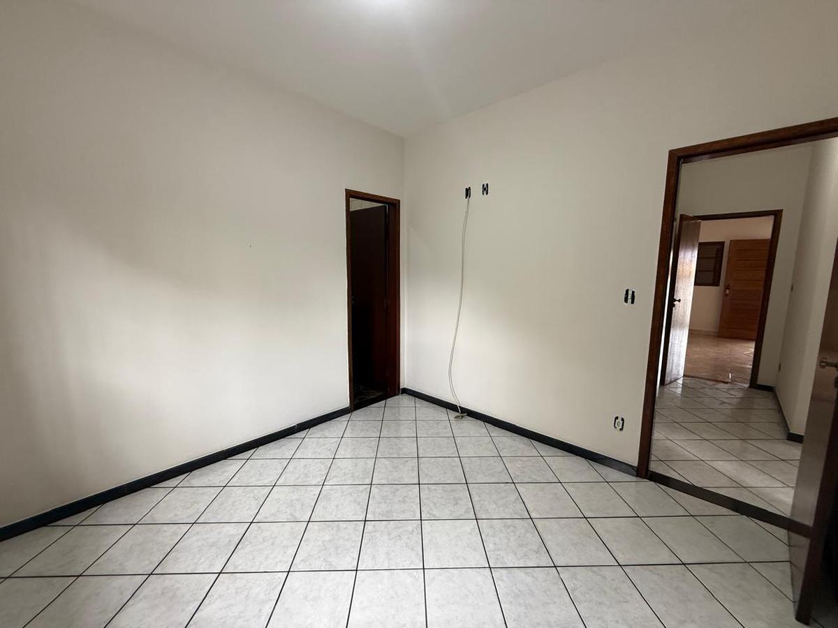 Casa, Heliópolis, 3 Quartos, 4 Vagas, 1 Suíte