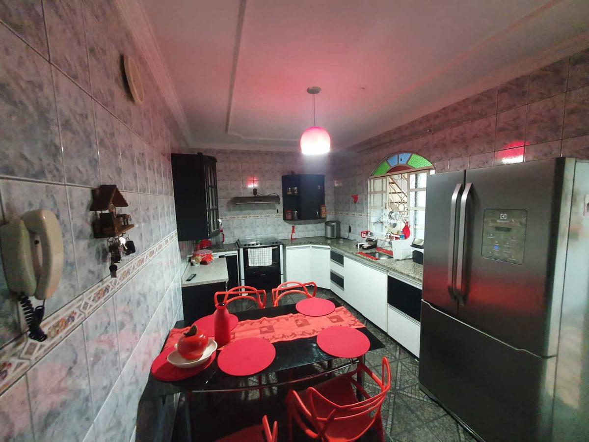 Casa, Arvoredo, 4 Quartos, 2 Vagas, 1 Suíte