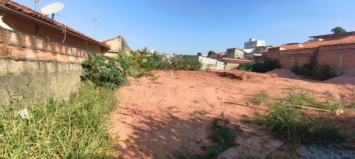 Lote, Vale das Amendoeiras, 0 Quarto, 0 Vaga