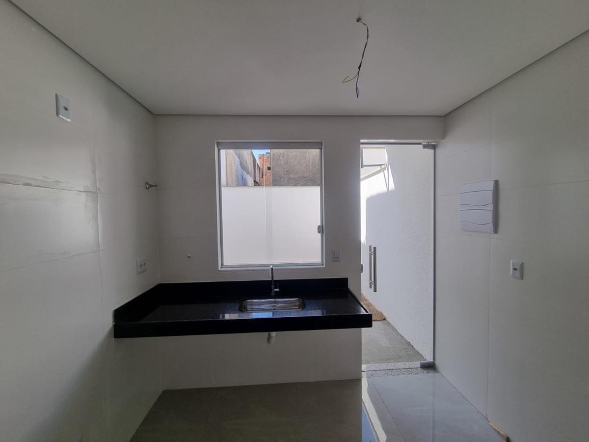 Casa, Floramar, 2 Quartos, 1 Vaga, 2 Suítes