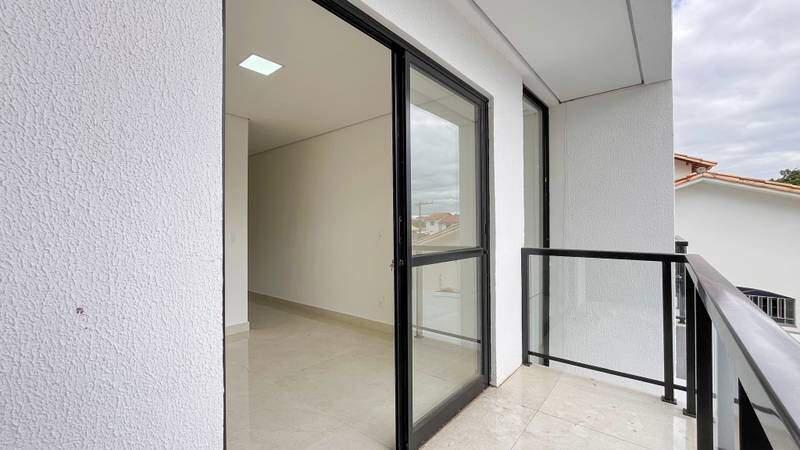 Casa, Santa Branca, 3 Quartos, 2 Vagas, 1 Suíte