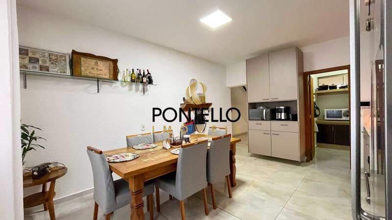 Casa, Castelo, 5 Quartos, 3 Vagas, 1 Suíte