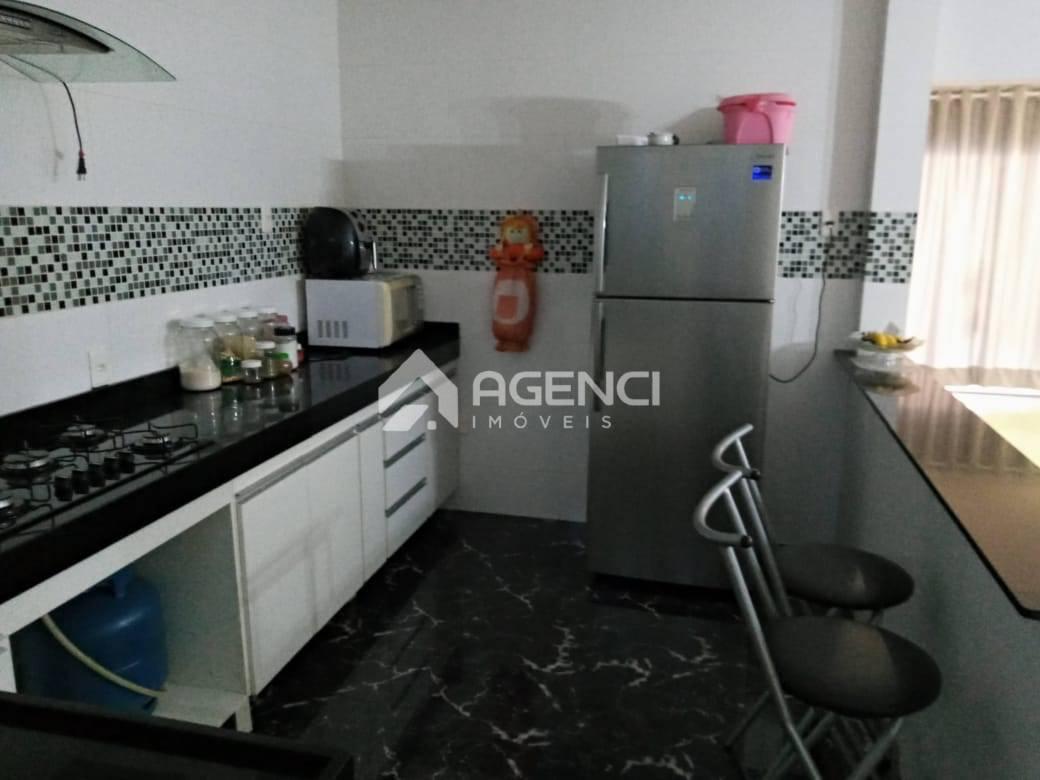 Casa, Industrial, 3 Quartos, 0 Vaga, 1 Suíte